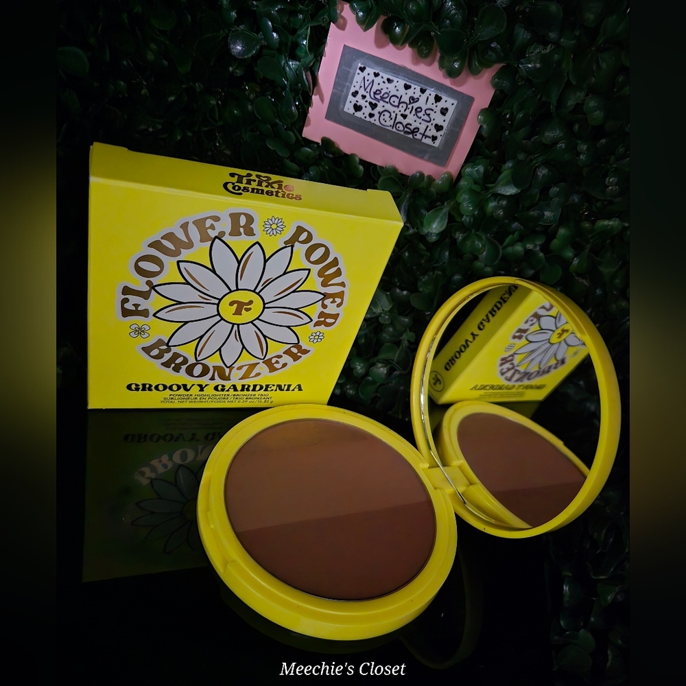 Trixie Cosmetics Flower Power Bronzer Groovy Gardenia NIB Authentic 2136A